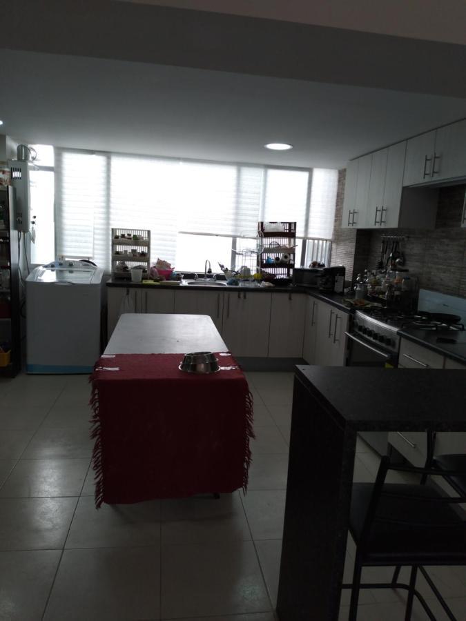Charming Sunny Bedroom Overlooking Beautiful Amsterdam Avenue In Best Condesa Area Mexico City Exterior photo